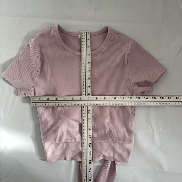 ๐ Garage Lavender Tie-Back Crop Top โ Womenโs Size Medium ๐ - Picture 8 of 10
